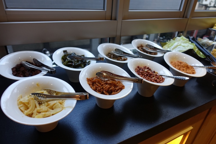 [食記] 高雄 佳適旅舍Jia's Inn。在小酒館的氛圍裡吃早餐
