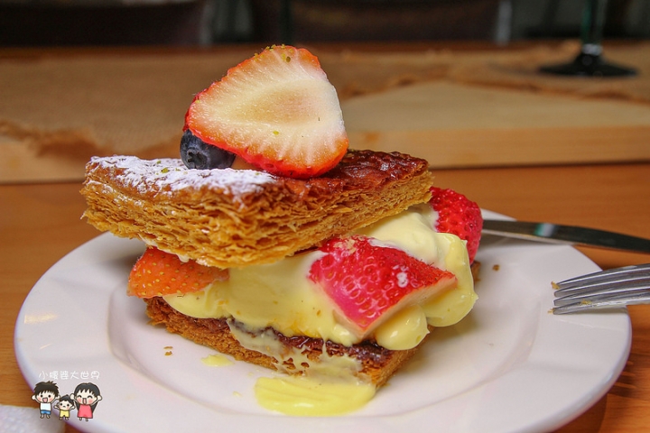 [南港甜點] 激推！好好吃的草莓千層蛋糕+現做奶香爆發的草莓酥