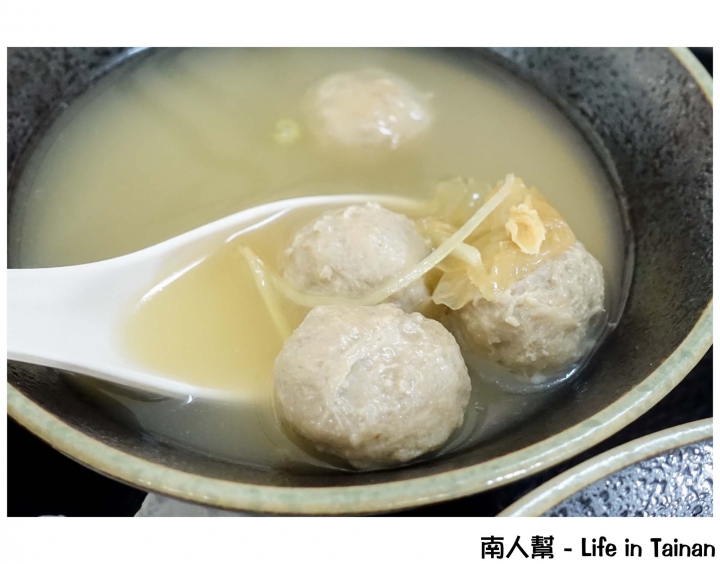 【台南中西區-美食】鴨油拌飯│鵝肉丸湯│櫻桃鴨油脂豐富肉質細嫩│卡滋脆皮燒肉~肥記港式燒鵝