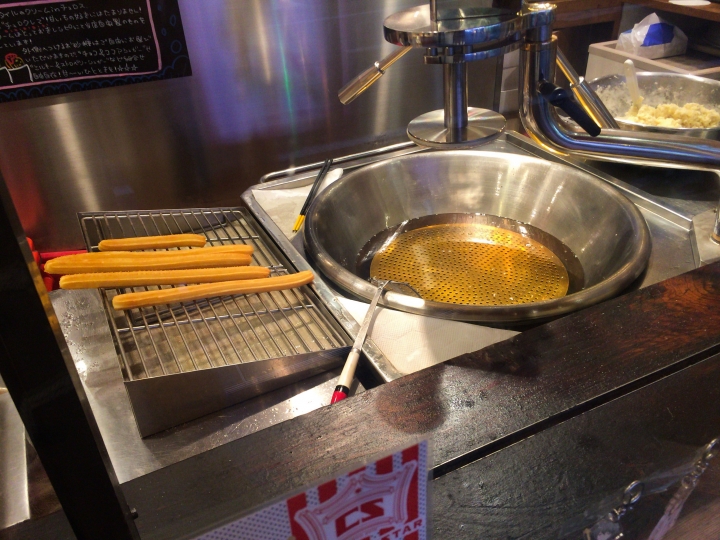 【食記。美食】東京 池袋 蜂蜜香甜 現炸熱脆 チュロスター 池袋サンシャイン通り店 CHURRO☆STAR 吉拿棒 冰淇淋