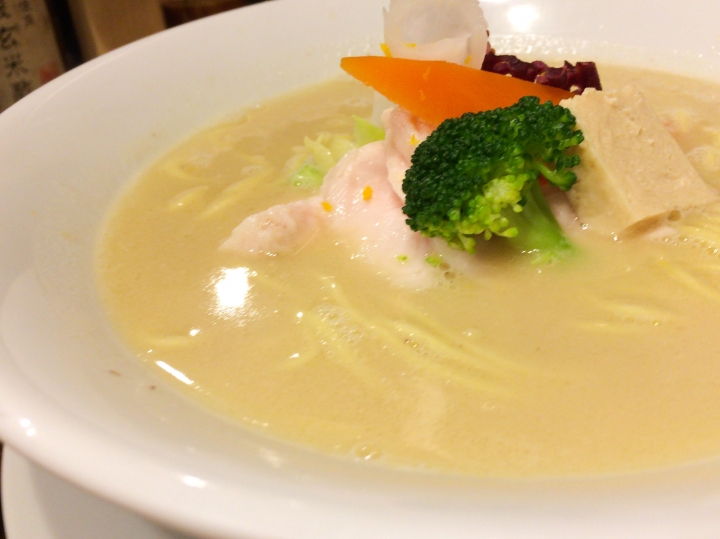 【美食。食記】東京 銀座 白湯略臭 奶油正好 篝 拉麵 雞白湯 三越櫃姐VS阿摩尼亞