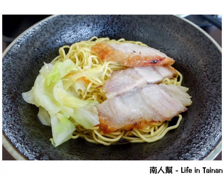 【台南中西區-美食】鴨油拌飯│鵝肉丸湯│櫻桃鴨油脂豐富肉質細嫩│卡滋脆皮燒肉~肥記港式燒鵝