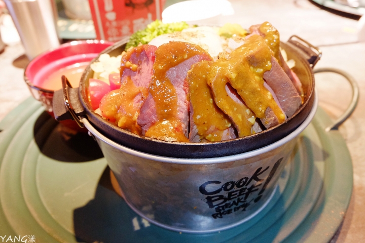 【捷運市政府站】 CooKBEEF 酷必五星級牛排飯，王品新品牌滿足肉食控