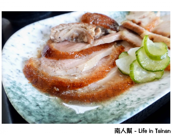 【台南中西區-美食】鴨油拌飯│鵝肉丸湯│櫻桃鴨油脂豐富肉質細嫩│卡滋脆皮燒肉~肥記港式燒鵝
