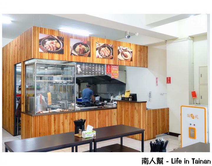 【台南中西區-美食】鴨油拌飯│鵝肉丸湯│櫻桃鴨油脂豐富肉質細嫩│卡滋脆皮燒肉~肥記港式燒鵝