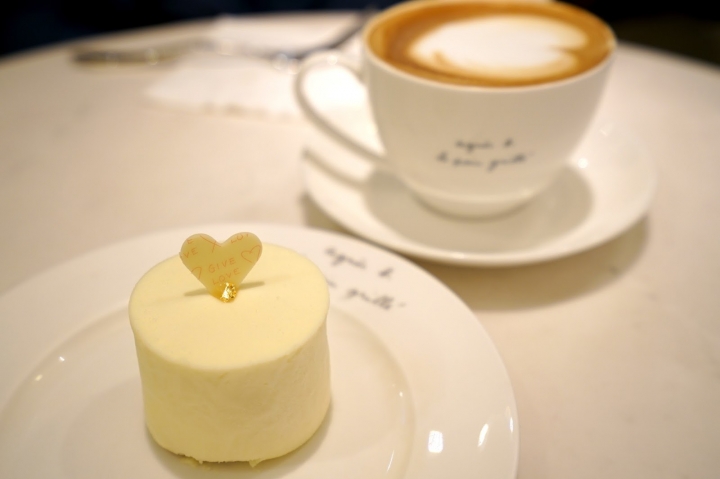 [食記] agnès b. café 法式甜點。不提拉米蘇的提拉米蘇 (微風廣場2F)