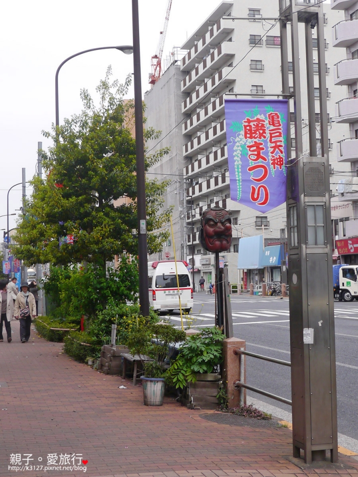 【日本。東京】龜戶天神社賞紫藤花～JR總武線上，都市中的世外桃源@還可讓晴空塔入鏡，超殺底片的好拍美景！