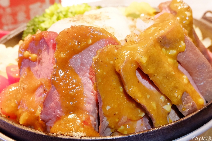 【捷運市政府站】 CooKBEEF 酷必五星級牛排飯，王品新品牌滿足肉食控