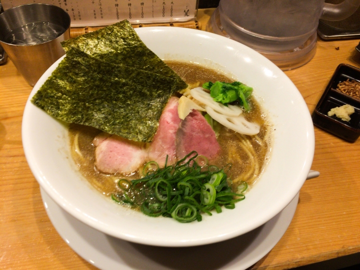 【美食。食記】東京 銀座 白湯略臭 奶油正好 篝 拉麵 雞白湯 三越櫃姐VS阿摩尼亞