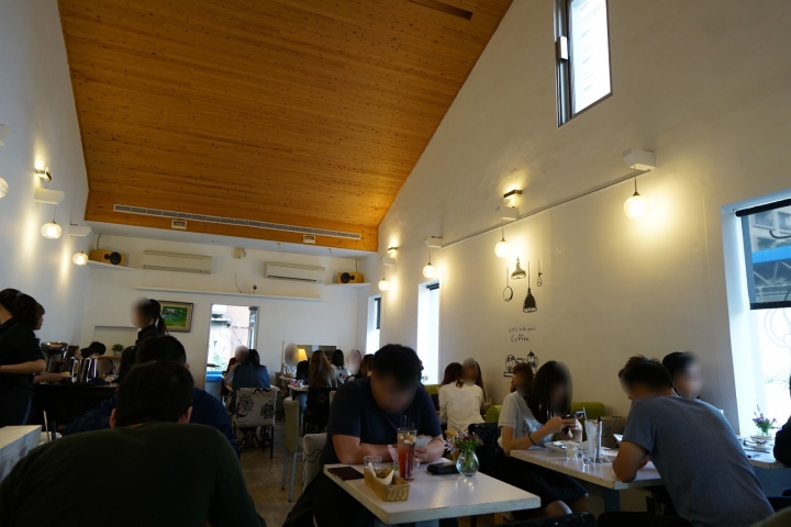 [食記] 中山站美食 R9 Cafe。鬆餅下午茶
