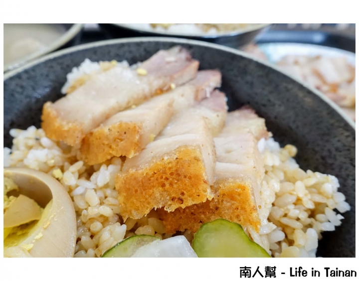 【台南中西區-美食】鴨油拌飯│鵝肉丸湯│櫻桃鴨油脂豐富肉質細嫩│卡滋脆皮燒肉~肥記港式燒鵝