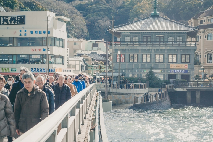 【行程。遊記】神奈川 江之島 被招待非業配的午後小旅行 青春與海的潮歌  湘南寶石 湘南の宝石 江之島光色祭典 伴手禮 餐廳 吃飯 古蹟 景點 推薦 車票