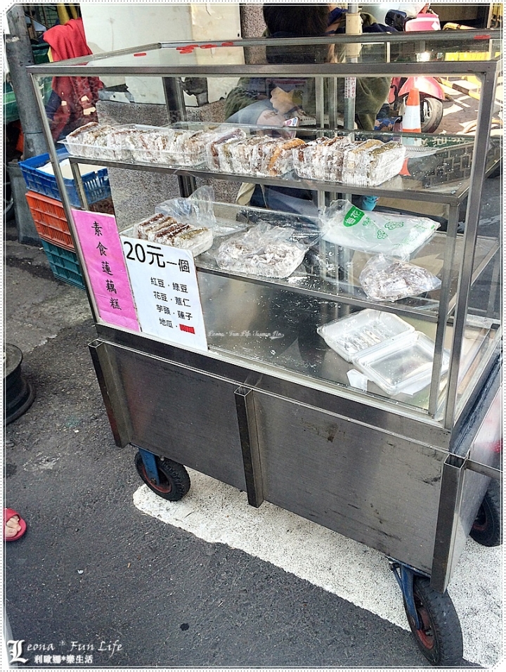 【台中 南區】第三市場俗又大碗的輕甜美味點心，全素的朋友也可以放心享用。素食蓮藕糕
