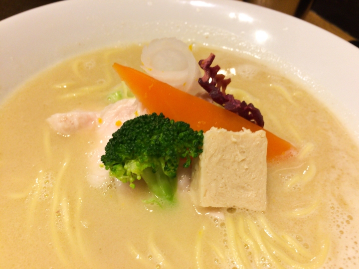 【美食。食記】東京 銀座 白湯略臭 奶油正好 篝 拉麵 雞白湯 三越櫃姐VS阿摩尼亞