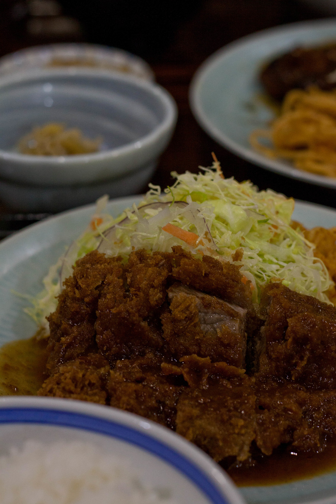 【美食。食記】東京 豊洲  台日差異的感動與痛苦 一村 味処いちむら 定食 炸牛排 漢堡 生魚片 日本料理 推薦