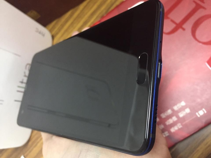  藍寶石特仕版HTC U Ultra 128G