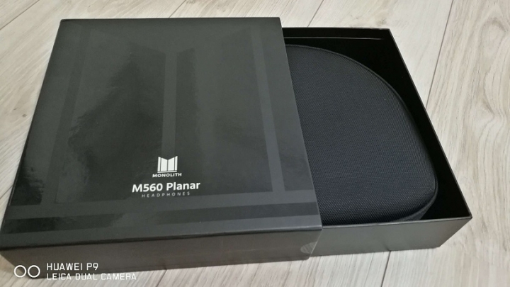 低調開箱 Monolith M560