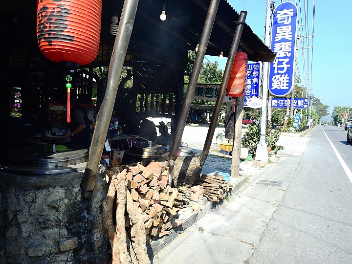 查勘關子嶺24家甕缸雞，我們30幾人選擇了竹香園甕缸雞。