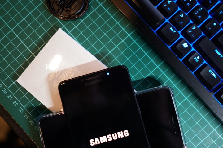 我的 Samsung Galaxy C9 Pro 疑似LED 漏光