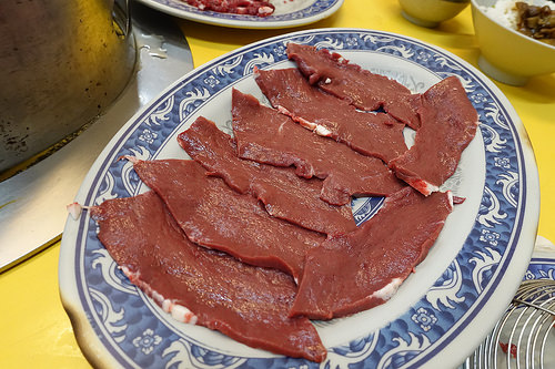 【食記】台南仁德。阿裕牛肉涮涮鍋~一盤牛肉300元好貴但也好好吃