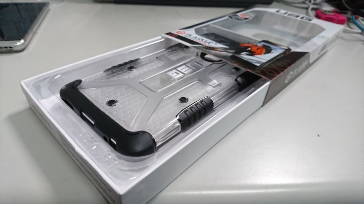 遲來的簡易開箱-UAG V20 Plasma 三層式護殼