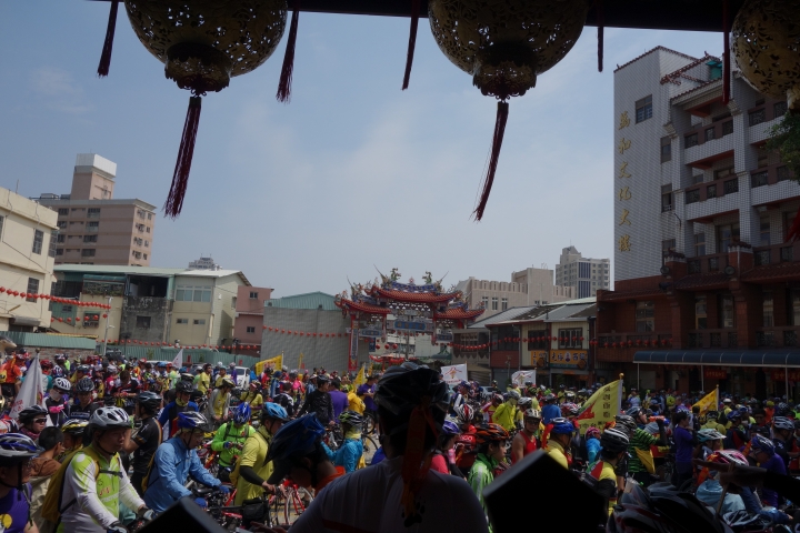 2017年，媽祖萬眾騎拜，激進百里，