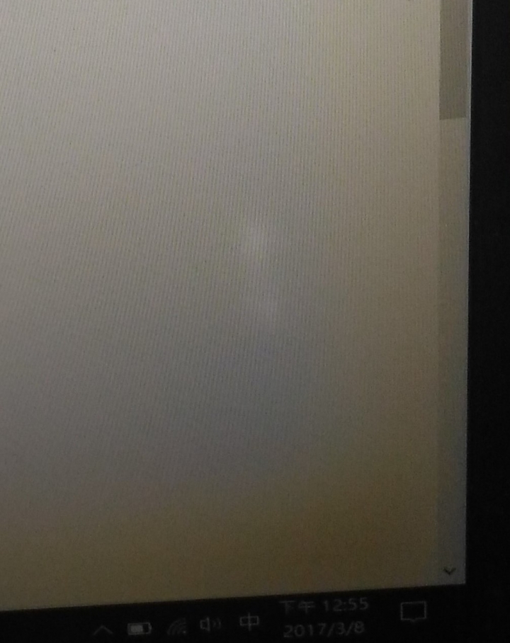 P15F V5  用了8個月   螢幕右下泛黃了