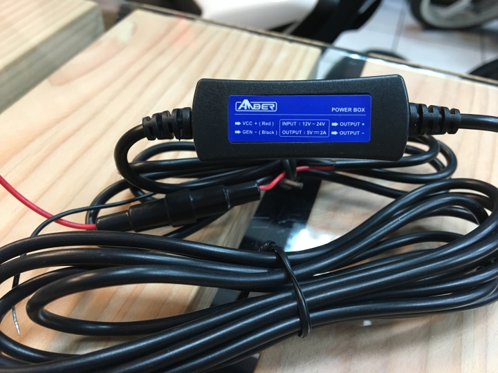 [開箱] 銨鉑机店 AMBER AD1080 前後雙鏡頭行車紀錄器
