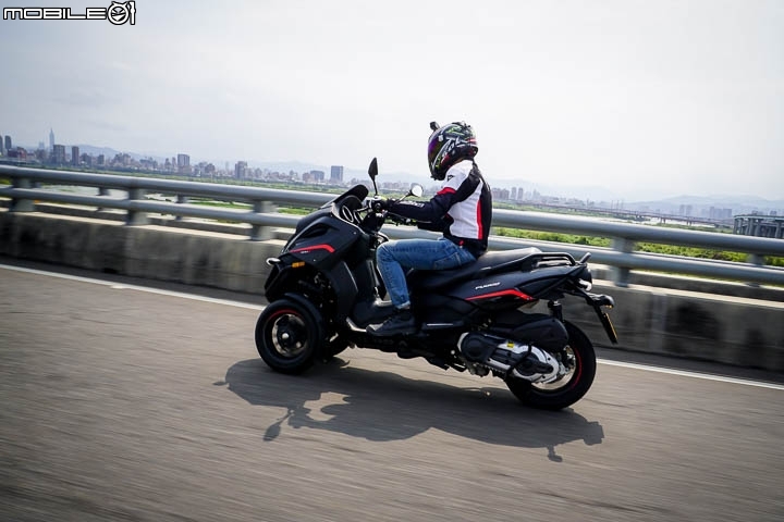 粗曠造型科技內在 Gilera Fuoco 500 三輪黃牌重機