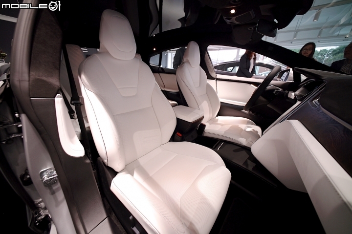 電電吃三碗公－Tesla內湖服務中心交車開箱
