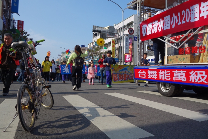 2017年，媽祖萬眾騎拜，激進百里，