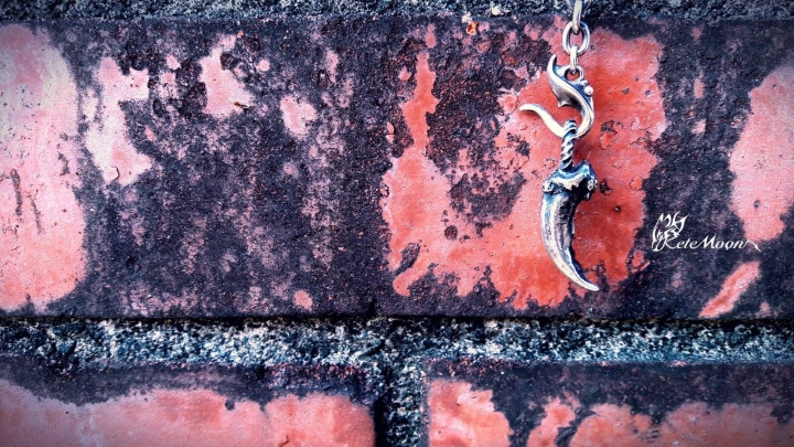 Monolith-Silver Claw