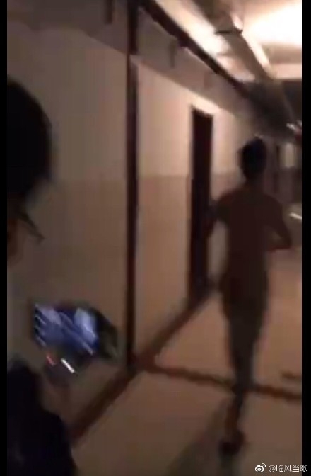 真爺們！說裸奔就裸奔！
