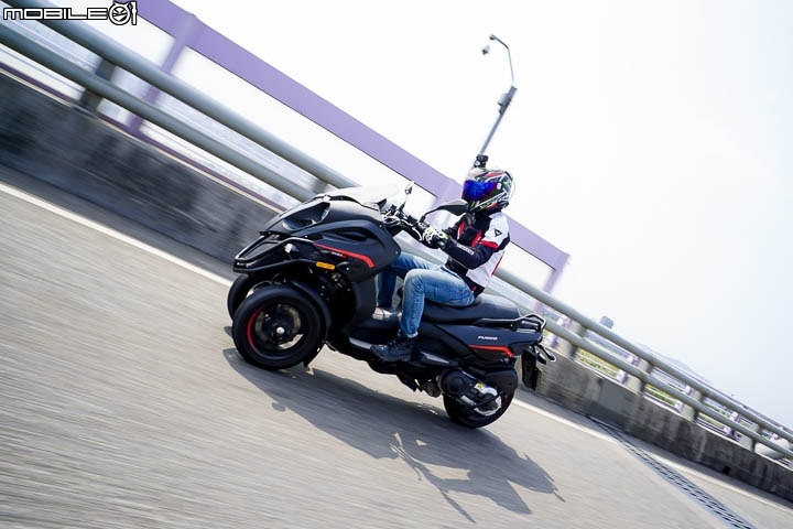 粗曠造型科技內在 Gilera Fuoco 500 三輪黃牌重機
