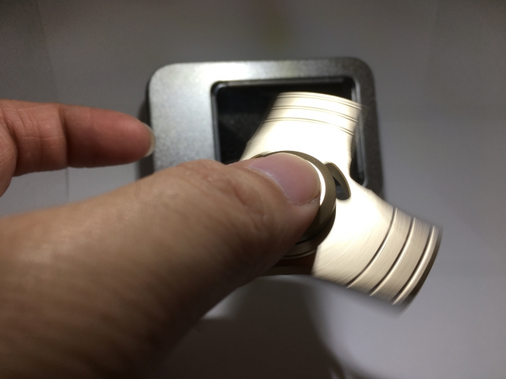 [開箱] 指尖陀螺 Hand spinner