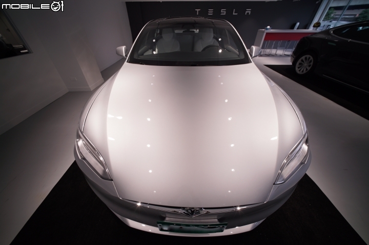 電電吃三碗公－Tesla內湖服務中心交車開箱