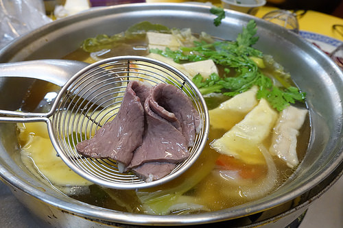 【食記】台南仁德。阿裕牛肉涮涮鍋~一盤牛肉300元好貴但也好好吃