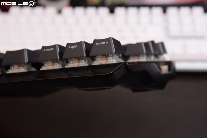 [信仰開箱] ASUS ROG Claymore RGB 青軸全彩機械式鍵盤