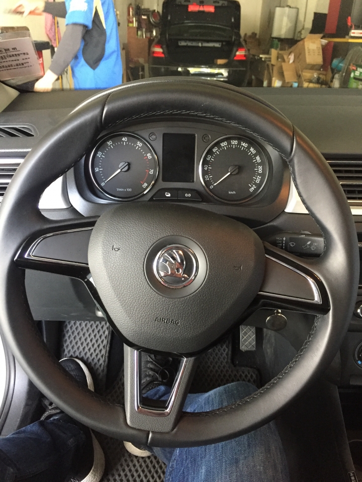 [開箱] sony xav-ax100 x 2013 Skoda Rapid