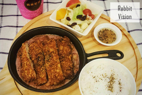 【食記!楊梅】不是日本才有粉紅咖哩 - 香蕉星球 Café & Bar