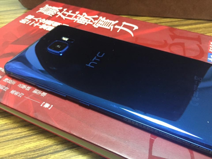  藍寶石特仕版HTC U Ultra 128G
