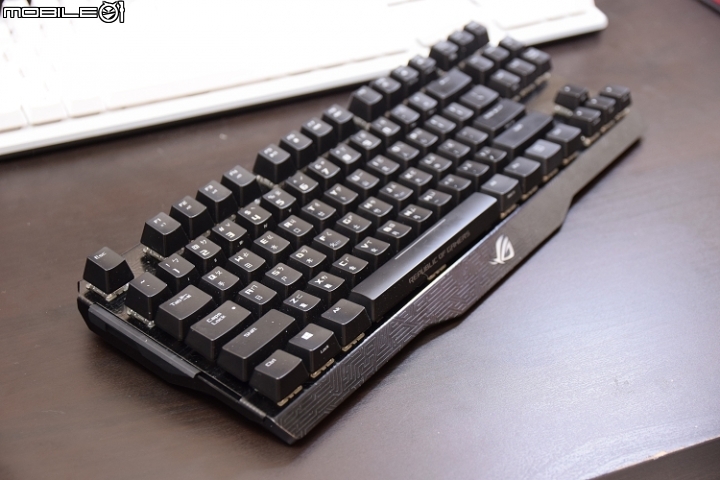 [信仰開箱] ASUS ROG Claymore RGB 青軸全彩機械式鍵盤