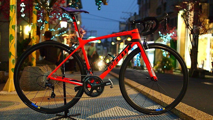 2017 TCR Advanced SL2 KOM neon red開箱