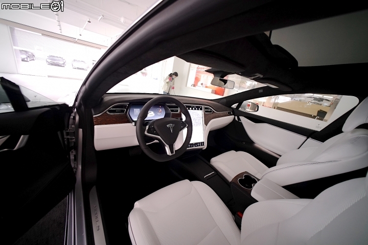 電電吃三碗公－Tesla內湖服務中心交車開箱