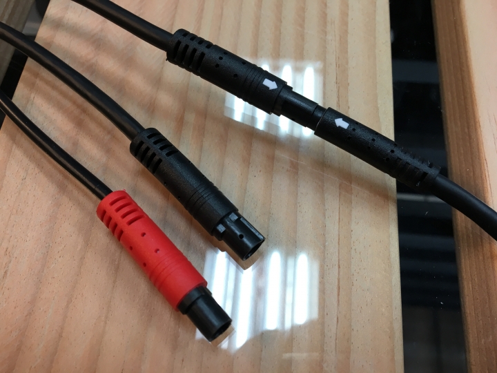 [開箱] 銨鉑机店 AMBER AD1080 前後雙鏡頭行車紀錄器