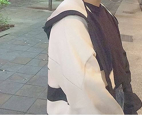 想問一件adidas的外套