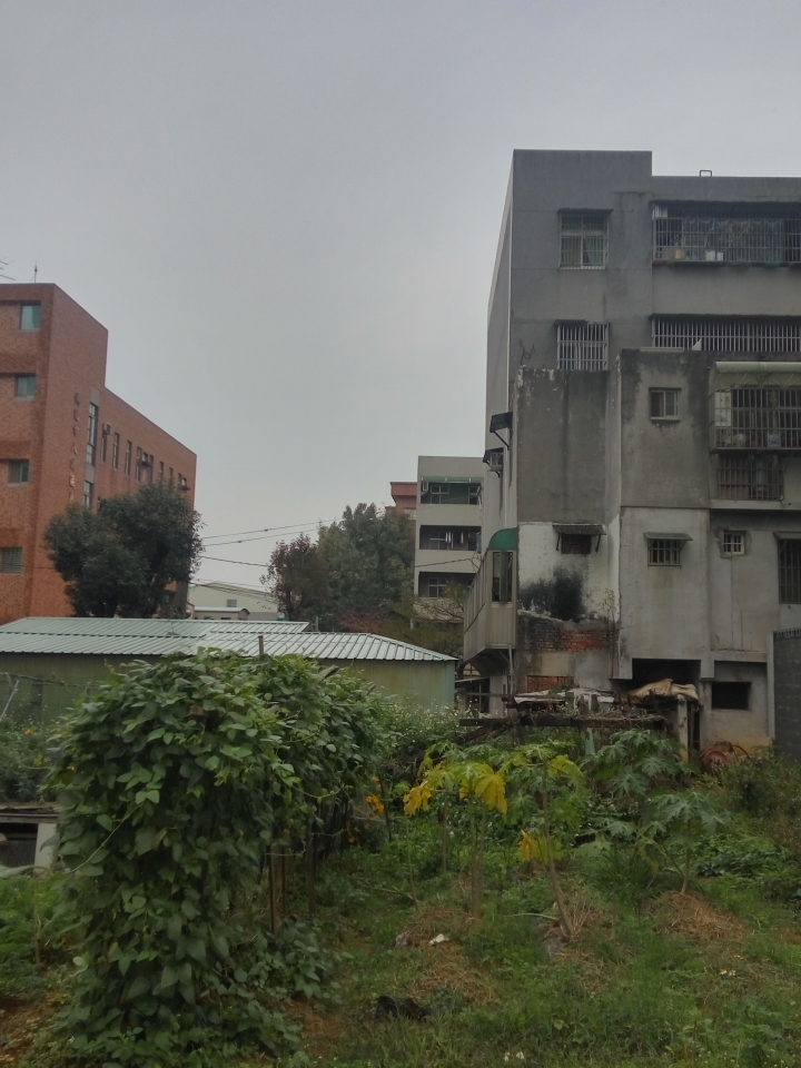 土地問題, 請風水大師入內呀~~