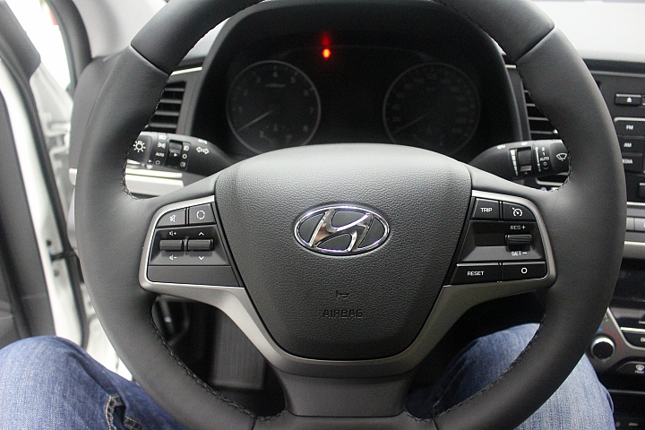 (599)Super Elantra 展間輕鬆分享