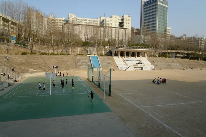 韓國首爾景點 弘益大學校園及弘大前街弘大商圈 自由市場希望市場市集