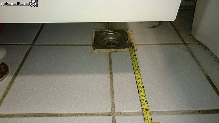 請問要如何拆除這樣的排水孔? (上方浴櫃只有15cm高)